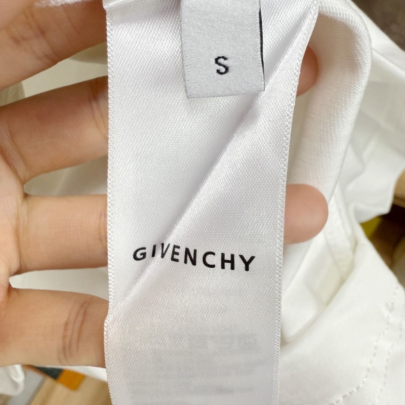 GIVENCHY